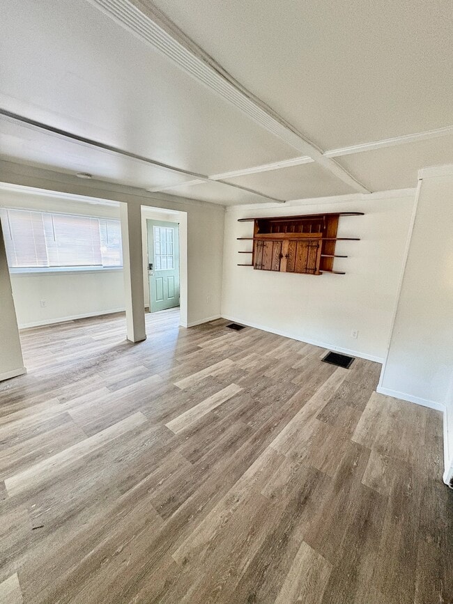 108 River St