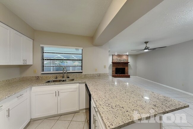 Photo - 610 Oakmoss Dr