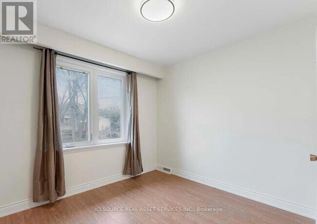 Photo - 4 Dempster St