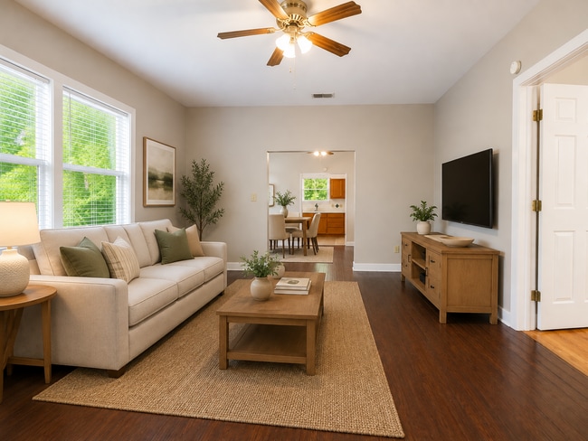Photo - 104 N Greenleaf St
