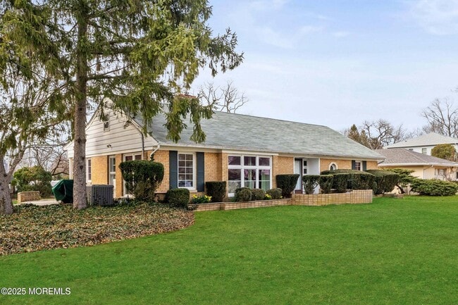 Photo - 564 Monmouth Pl