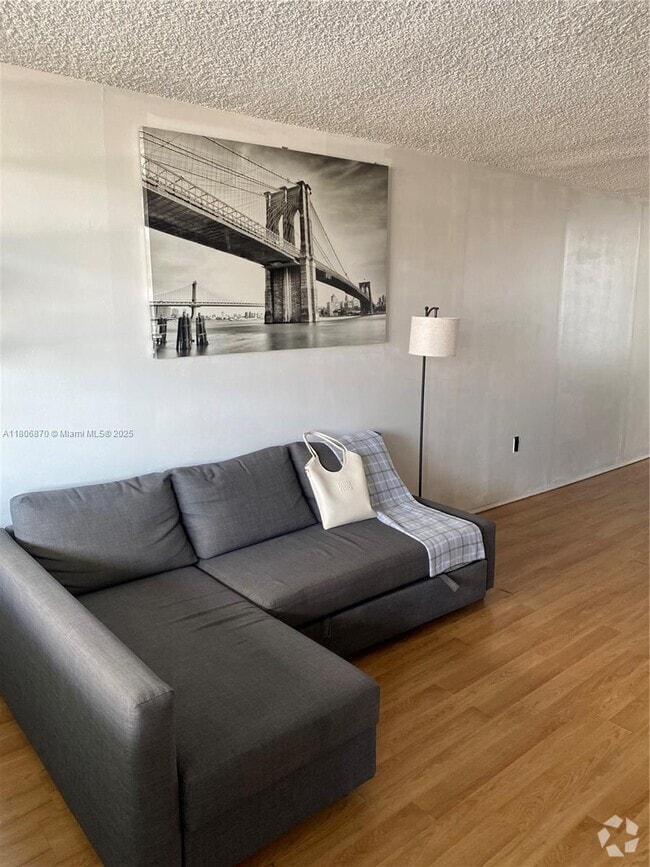 Building Photo - 1732 Meridian Ave Unit 702 Rental