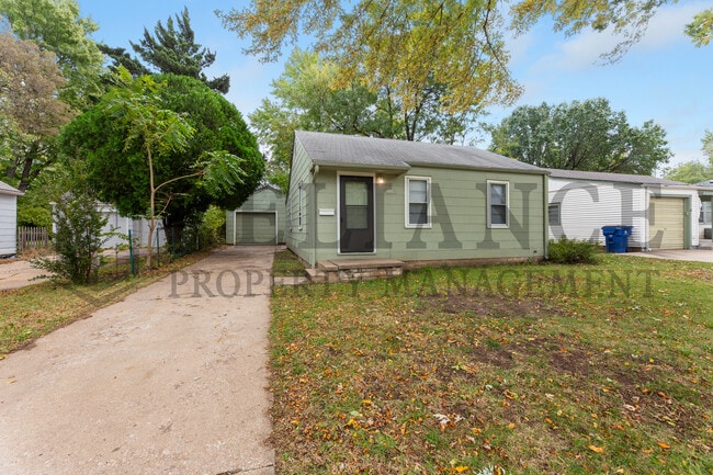 Building Photo - 1022 S Yale St