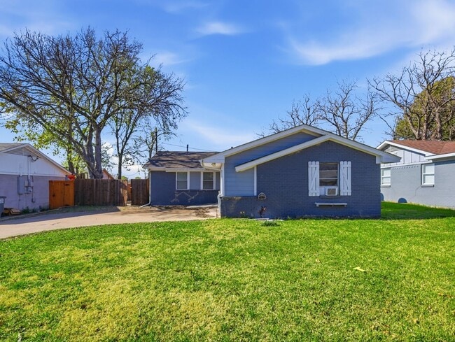 Photo - 1002 Mardi Gras Ln