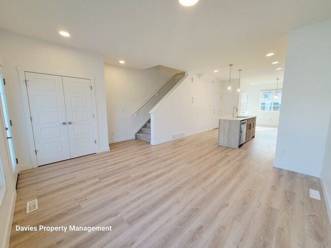 4677-4177 177 Ave NW