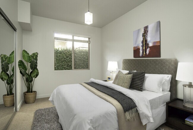 6462 Woodley Ave Residences