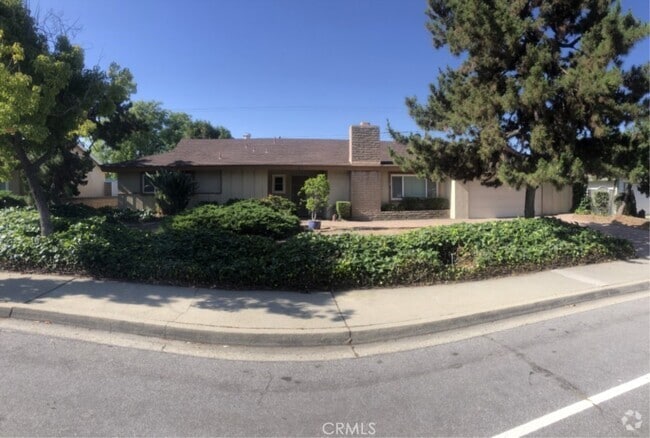 Building Photo - 746 Scripps Dr Rental