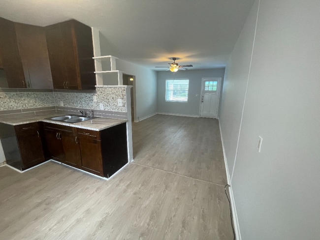 Photo - 5213 Spruce Ave