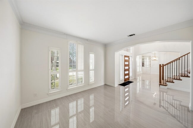 Photo - 5622 Lake Pl Dr