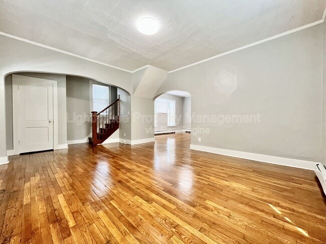 Photo - 429 Carrier St NE