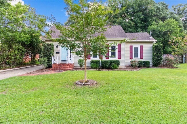 Photo - 709 W College St