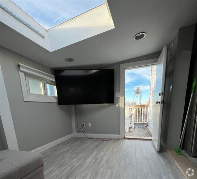 Building Photo - 9 P St Unit 3 Rental