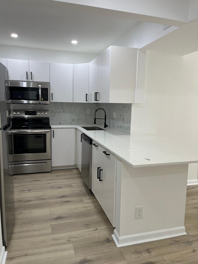 Building Photo - 480 NW 20th St Unit 3040