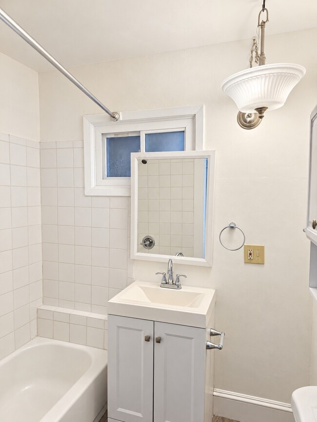 80-1st Floor Bathroom