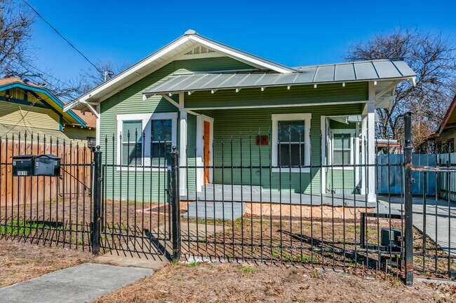 Building Photo - 2-BEDROOM, 2-BATHROOM IN DIGNOWITY HILL Rental