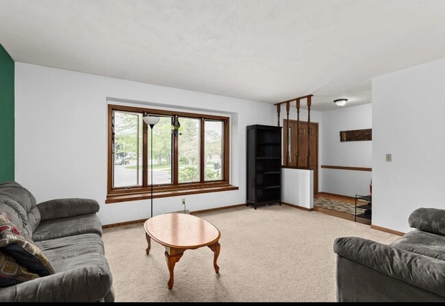 Photo - 704 Meadow Ct