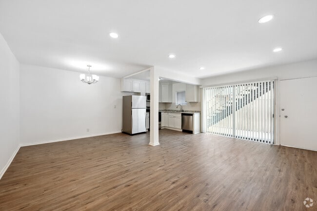 1BR, 1BA - 735SF