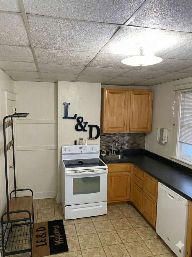Photo - 3 bed 1 bath close to UWEC available June 1st!