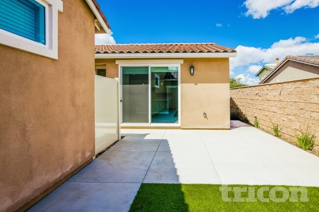 Building Photo - 1734 Lorraine Dr