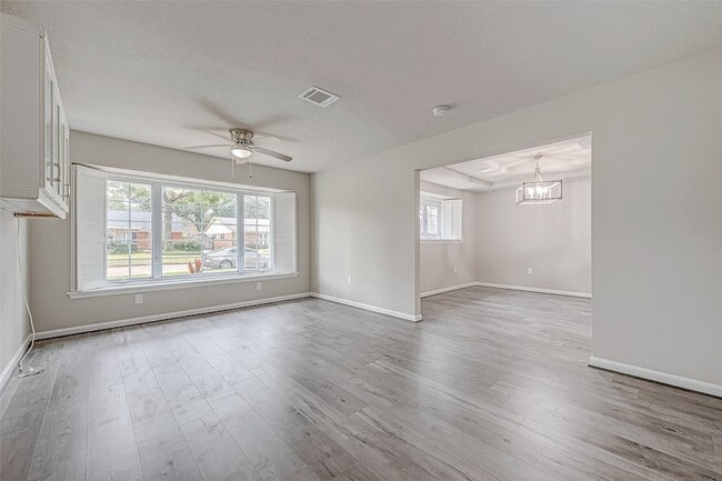 Photo - 5622 Valkeith Dr