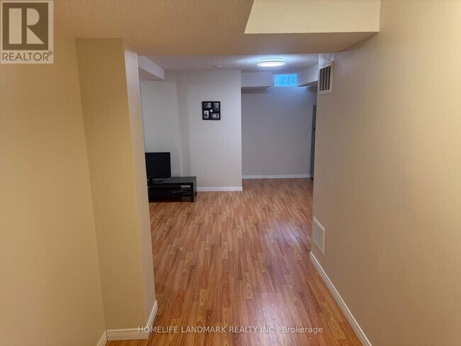 Photo - 33 Silver Linden Dr