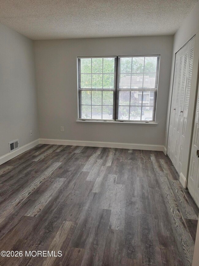 26 Colonial Ct