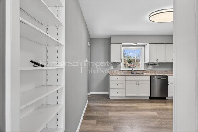 Photo - 9625 Theodosia Ave