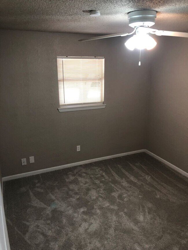 Photo - Hewitt Texas 3 Bedroom House