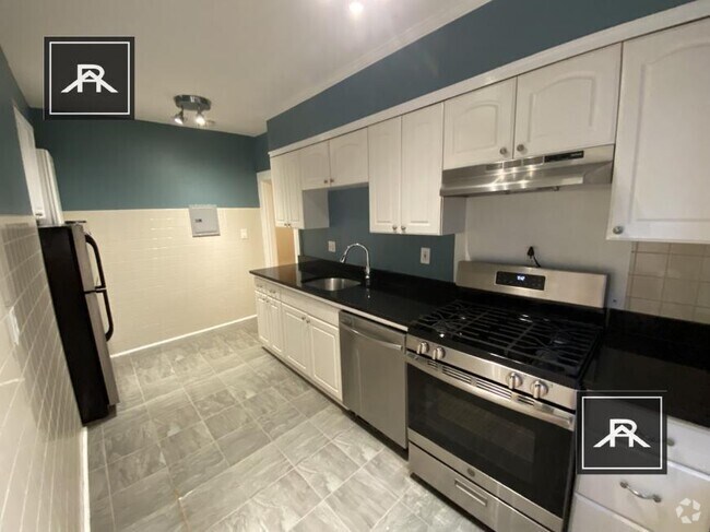 Building Photo - 3 bedroom in Brighton MA 02135 Unit 8 Rental