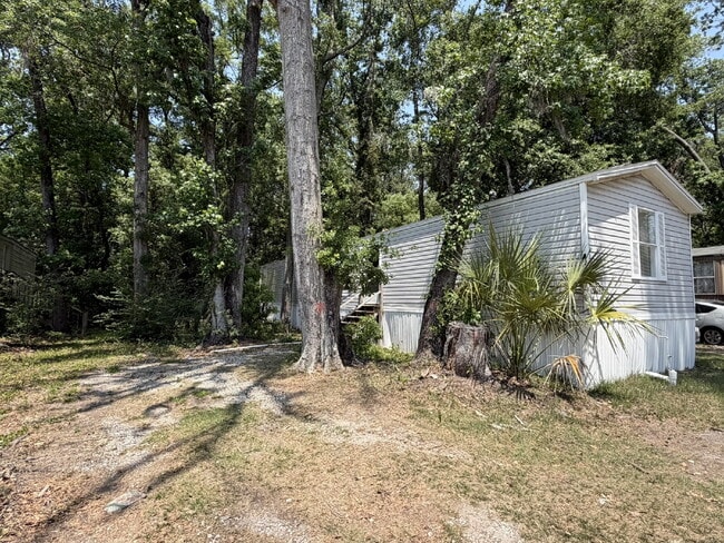 Building Photo - Freshly Updated Single-Wide in Quiet Community! Unit 04