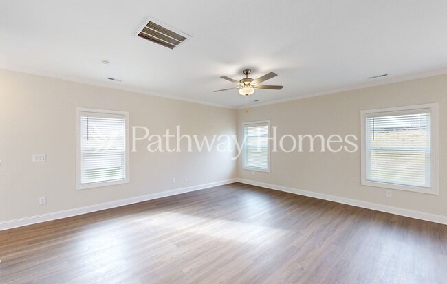 Photo - 108 S Sina St