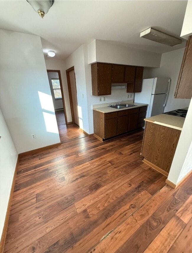 Building Photo - Jewell Unit 5