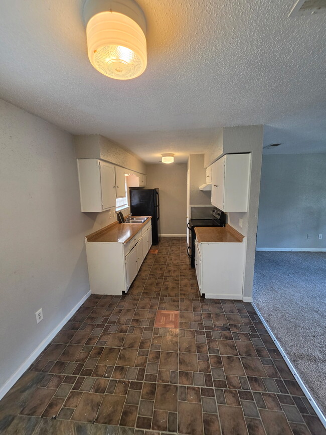 647 N Carnation St Unit 4