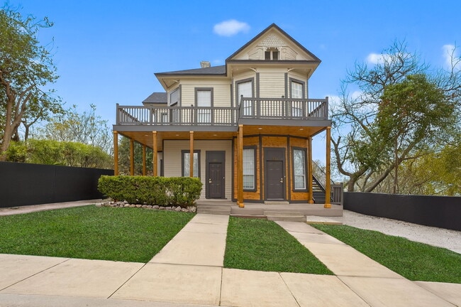 Building Photo - 413 Nopal St