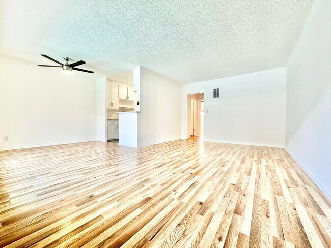 Photo - Tropicanyon Apartments