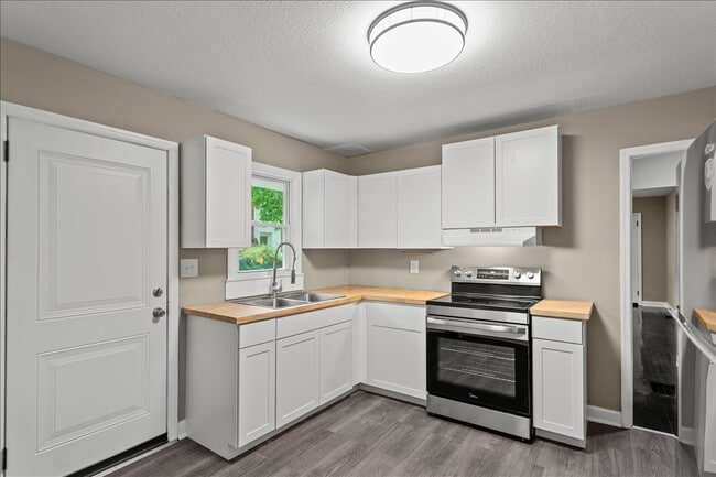 Photo - 50 Victory Dr