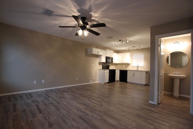 Photo - 1214 Brad Cir Unit B