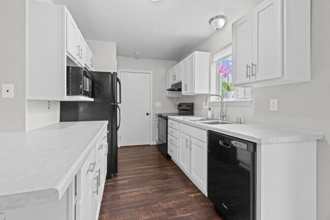 Photo - W6155 Aerotech Dr