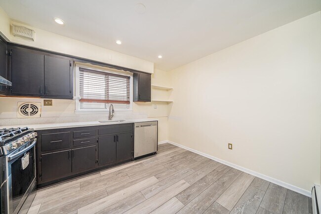 Photo - 121 Ogden Ave. Unidad 2