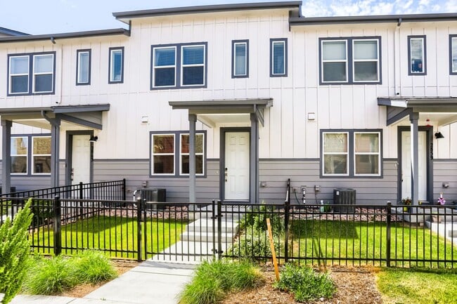 Photo - Beautiful 2024-Built Home with Pool, Clubhouse & Pickleball Courts