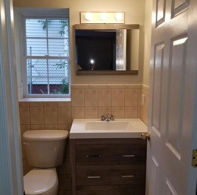 Photo - 239 Lehigh Ave Unidad G