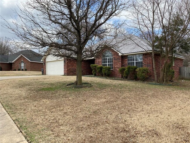Photo - 4902 Hawthorne Way