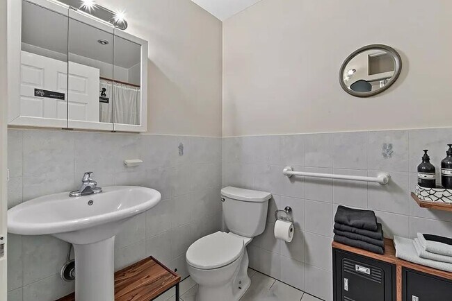 Photo - 706 Ocean Ave Unidad 2