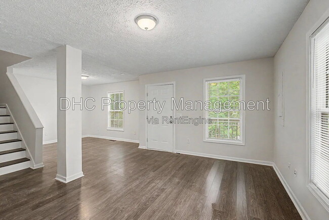 Photo - 1167 Hubbard St SW
