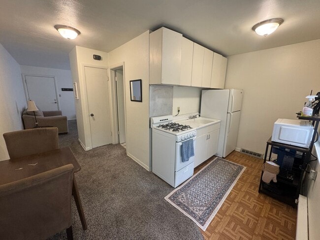 13th Ave Moline Apartments - 13th Ave Moline Apartments Unit Apartment 5