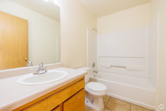 2BD, 1BA - 850SF - Bathroom - Taylor Ridge Apartments