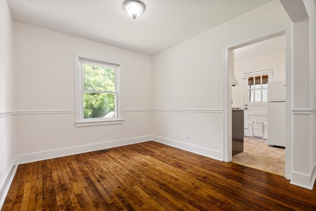 Photo - 2816 Broad St
