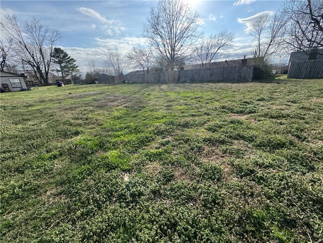 Photo - 1800 S 14th Pl