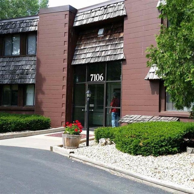 Building Photo - 7106 Fortune Dr Unit 22