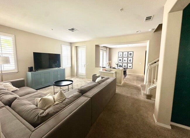 3591 Sacramento Dr